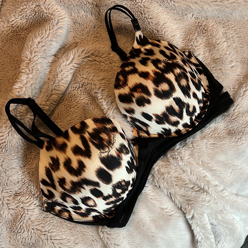 NWOT Victoria's Secret very sexy push up bra
